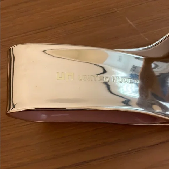 United Nude Gold Platform Sandals with Modern Design - Picture 3 of 9